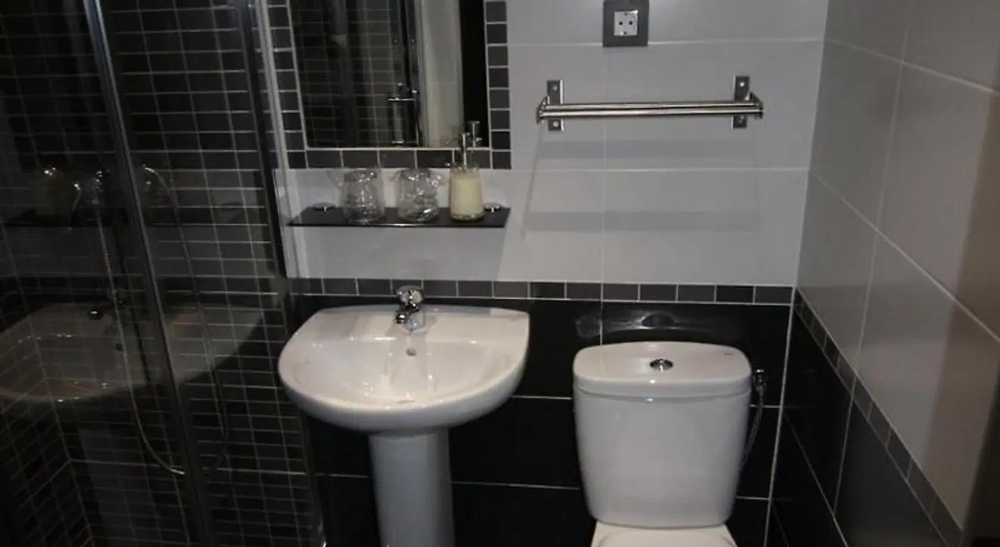 Hostal MH Fuencarral Badezimmer