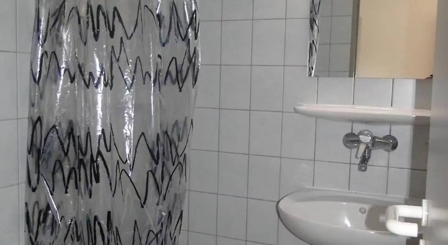 StayInn Freiburg Hostel und Gästehaus Badezimmer