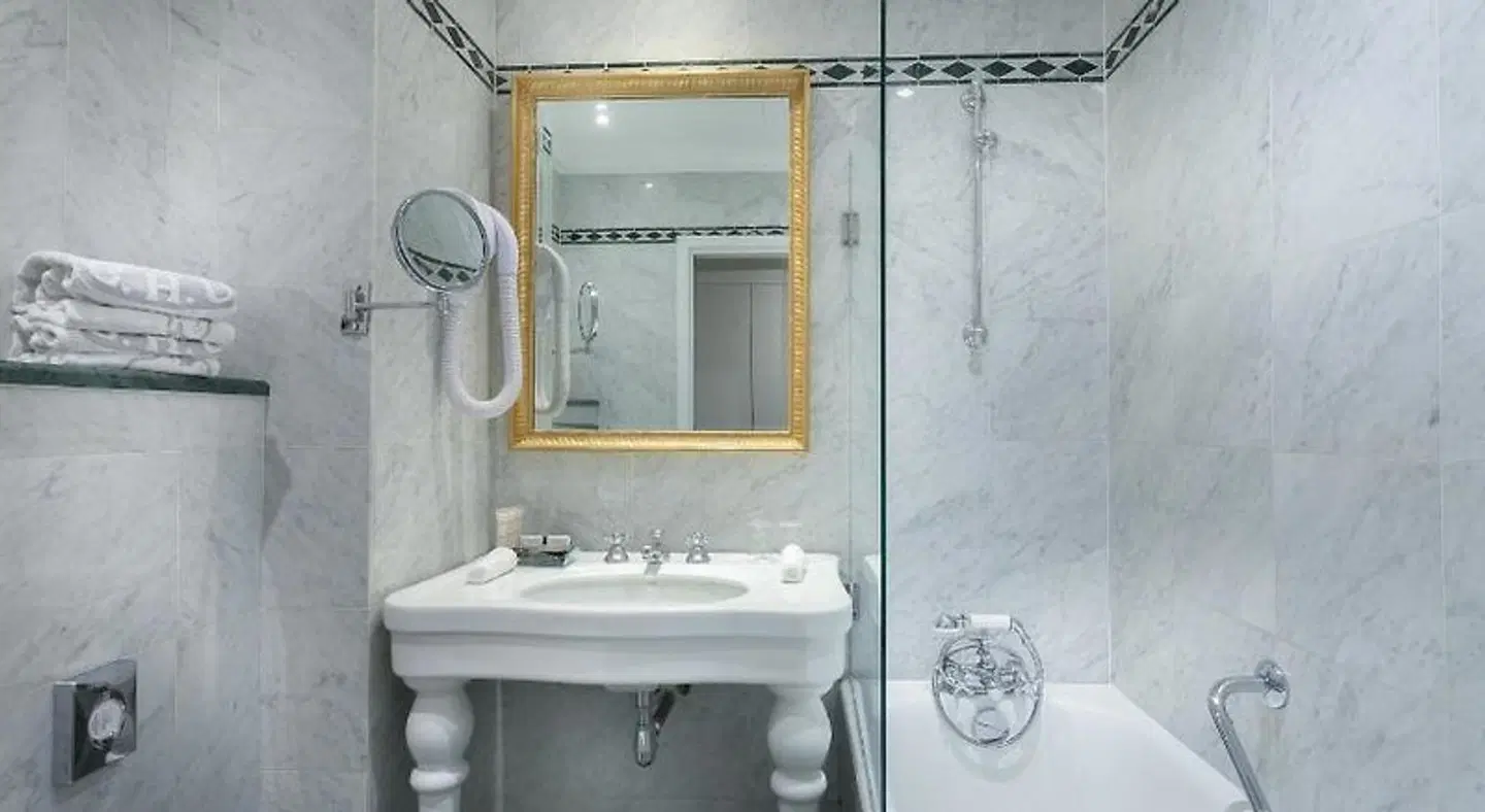 Grand Hôtel de l'Univers Badezimmer