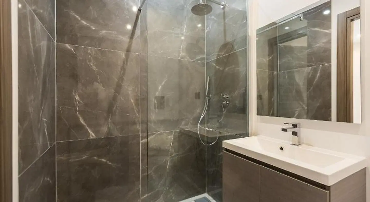 Clementi Portrait Badezimmer