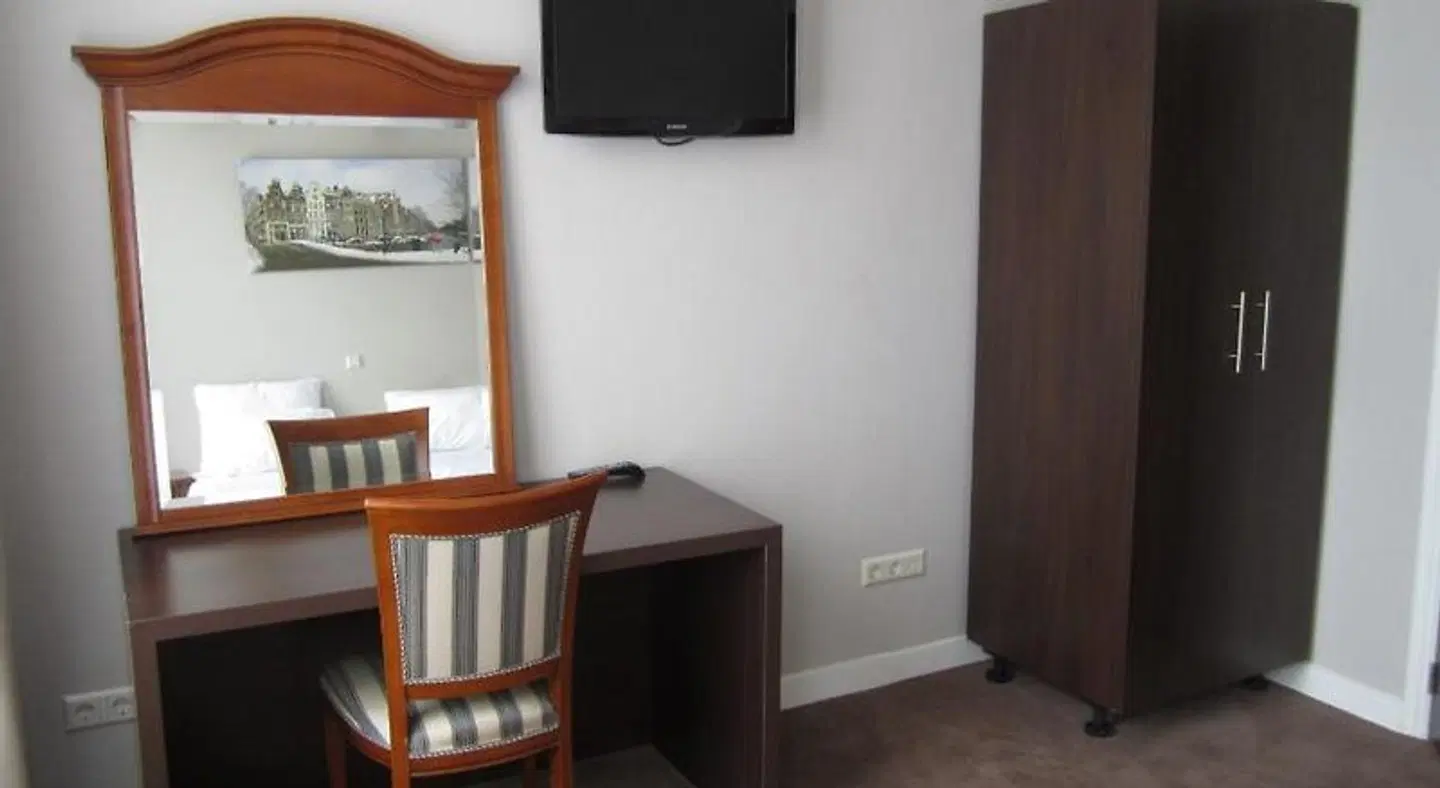 Corner House ROOM_EXAMPLE
