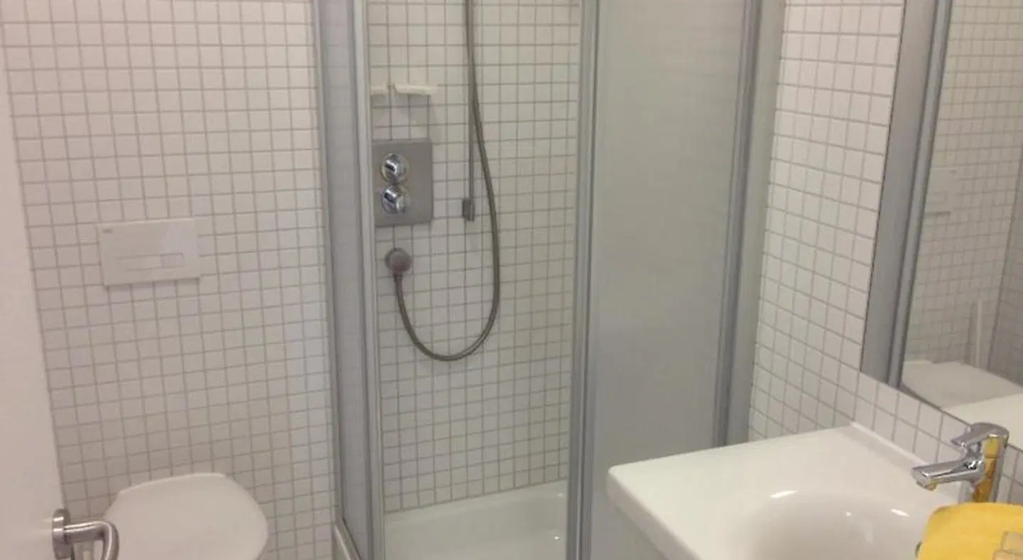 DJH Stuttgart Neckarpark Badezimmer