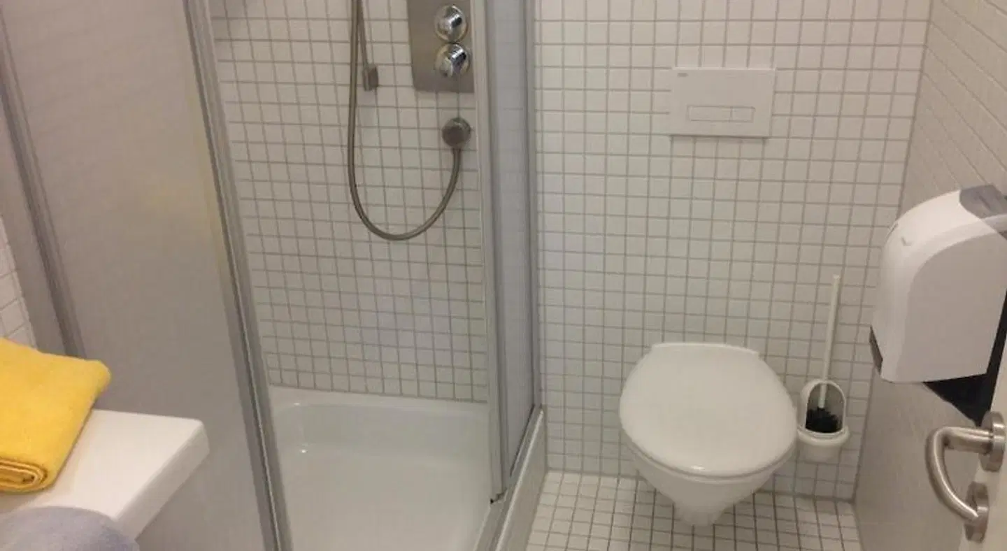 DJH Stuttgart Neckarpark Badezimmer