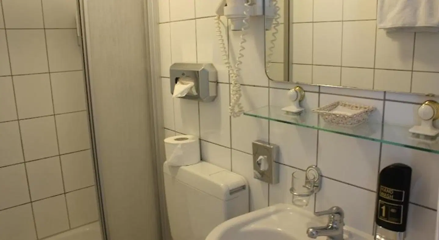 Hotel City Kräme Badezimmer