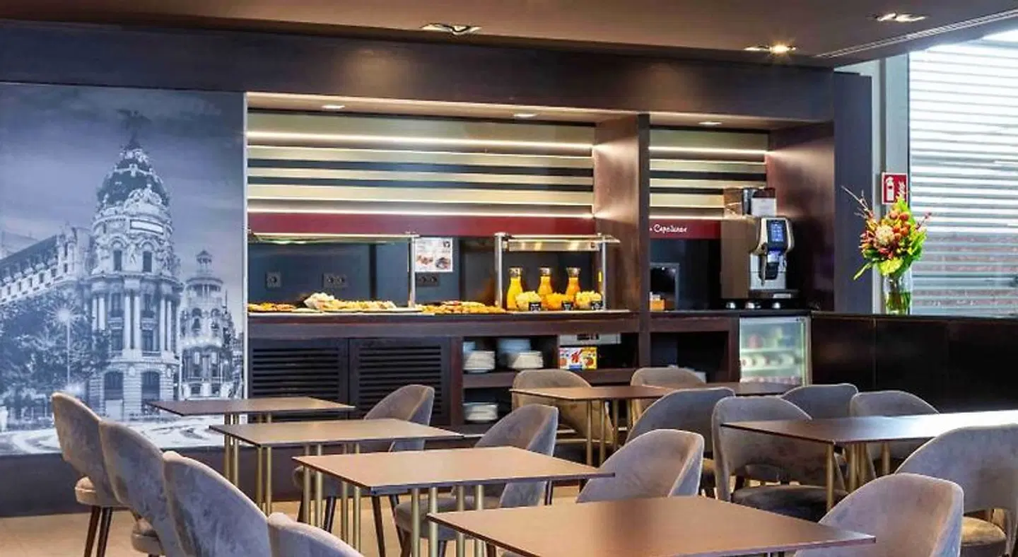 Suites Viena Plaza de España Bar