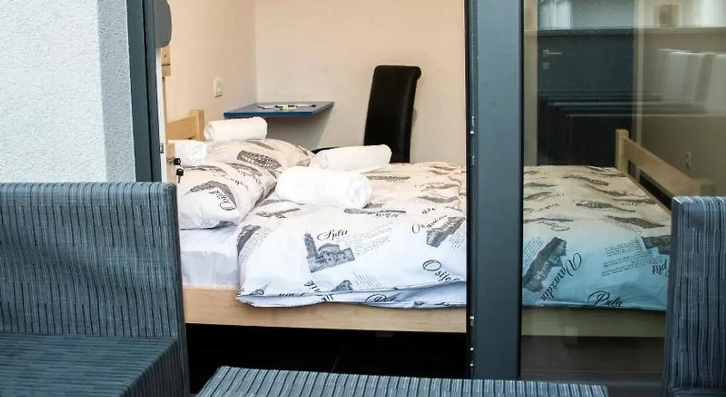 Hostel Moving ROOM_EXAMPLE