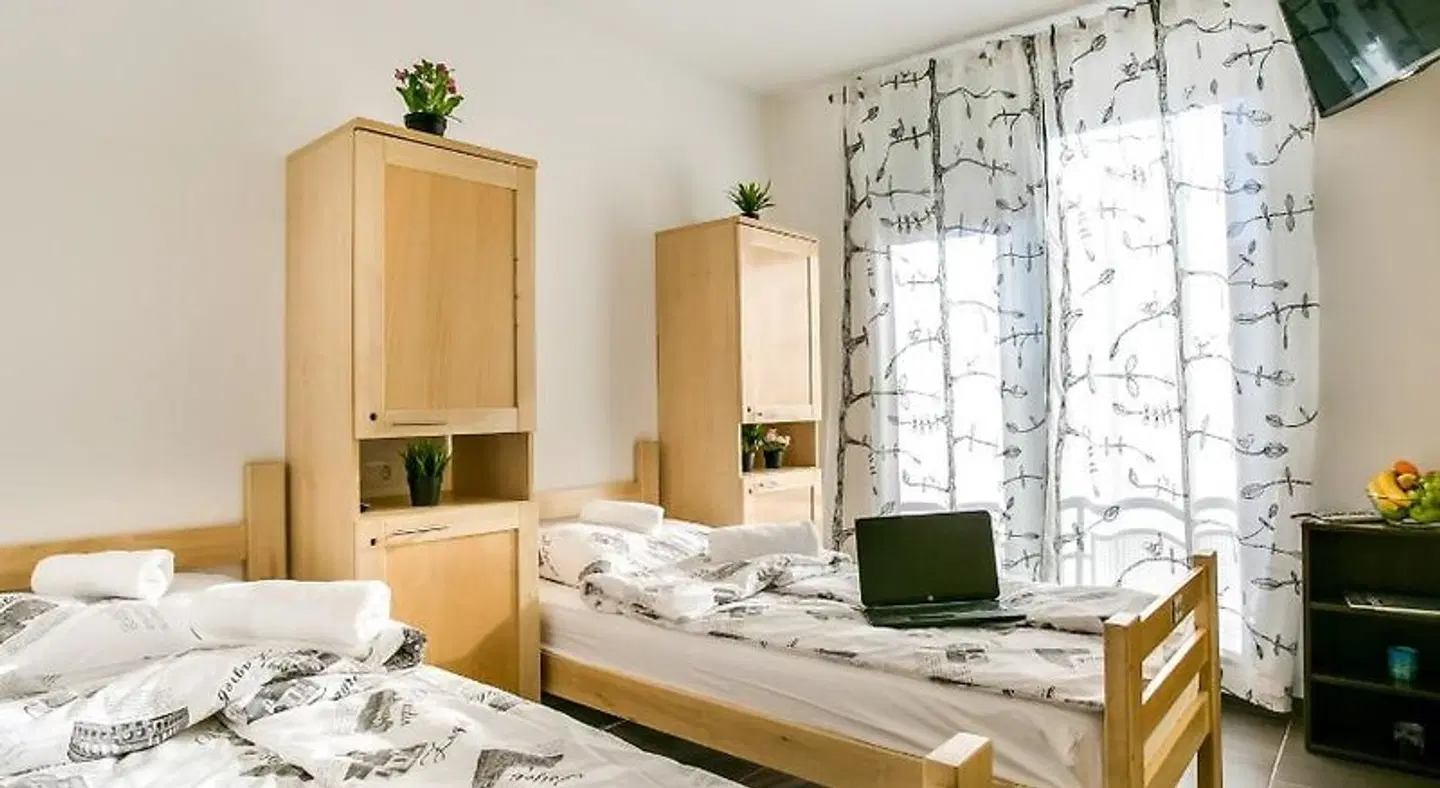 Hostel Moving ROOM_EXAMPLE