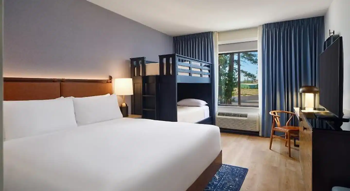 Martis Valley Lodge Tapestry Collection by Hilton Wohnbeispiel