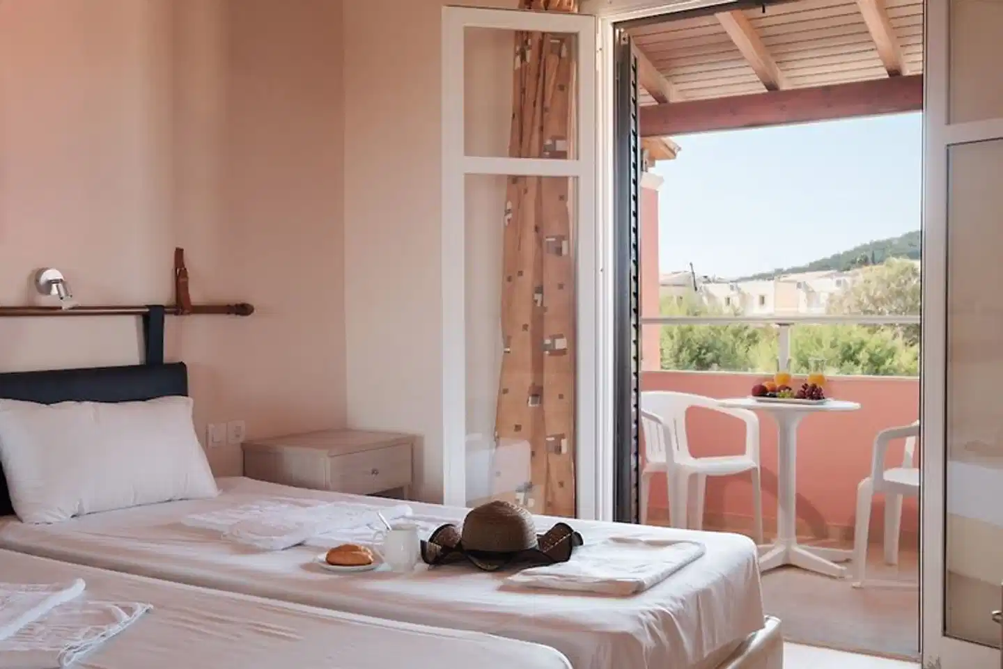 Canal D' Amour by Estia Wohnbeispiel