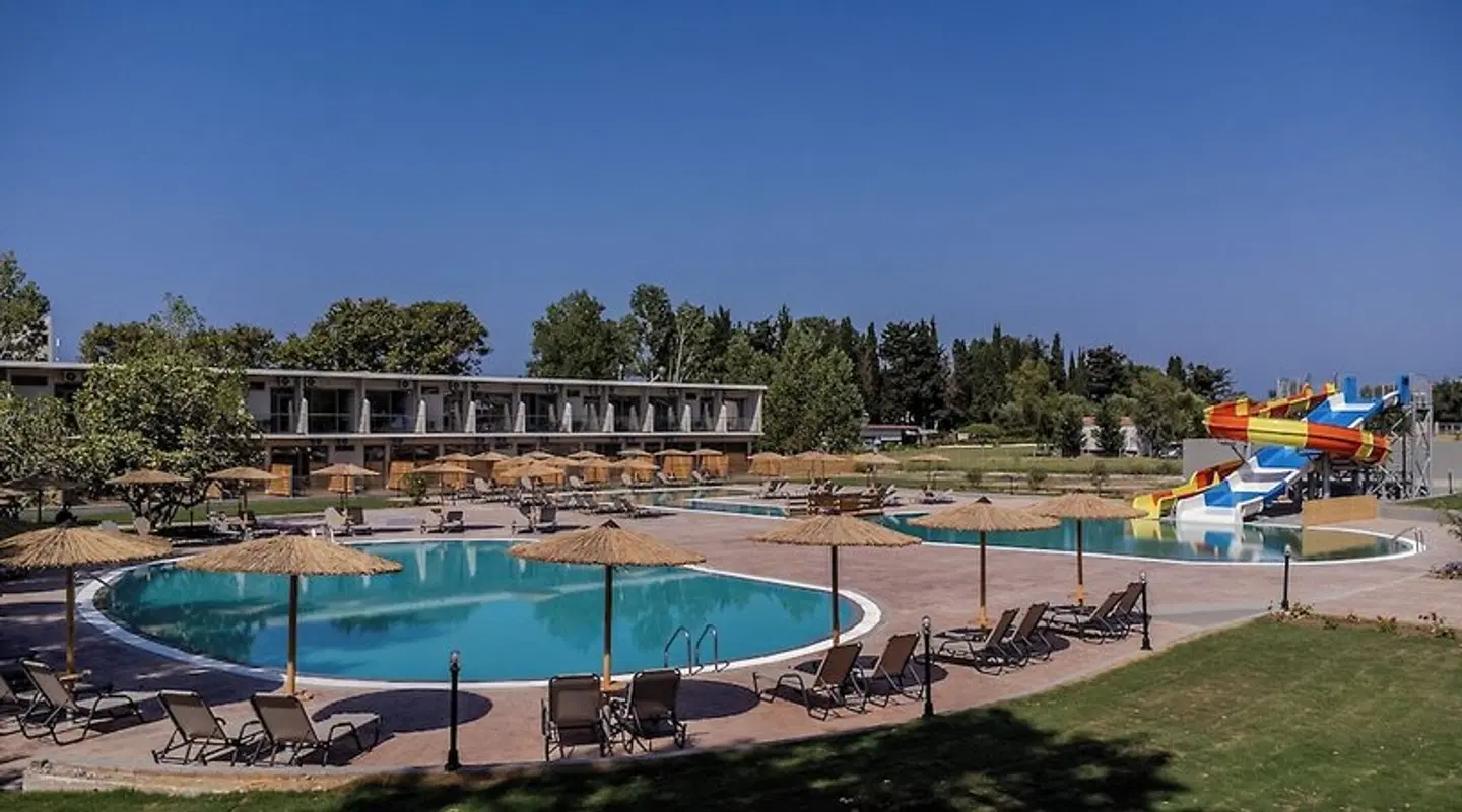 Blue Water Resort OUTDOOR_POOL