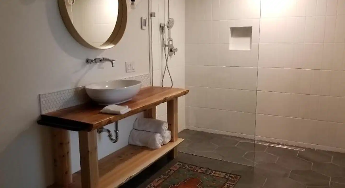 378 Marine Drive Badezimmer