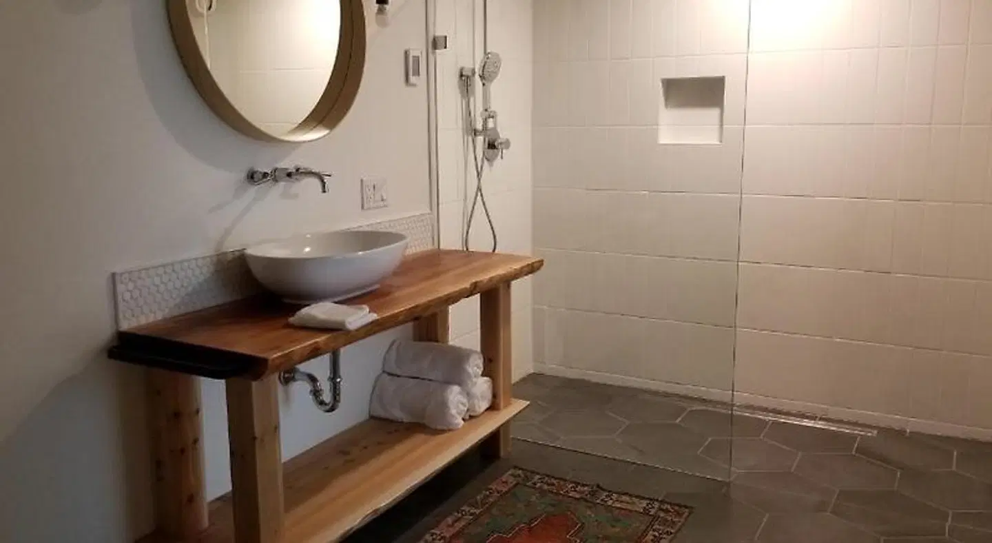 378 Marine Drive Badezimmer