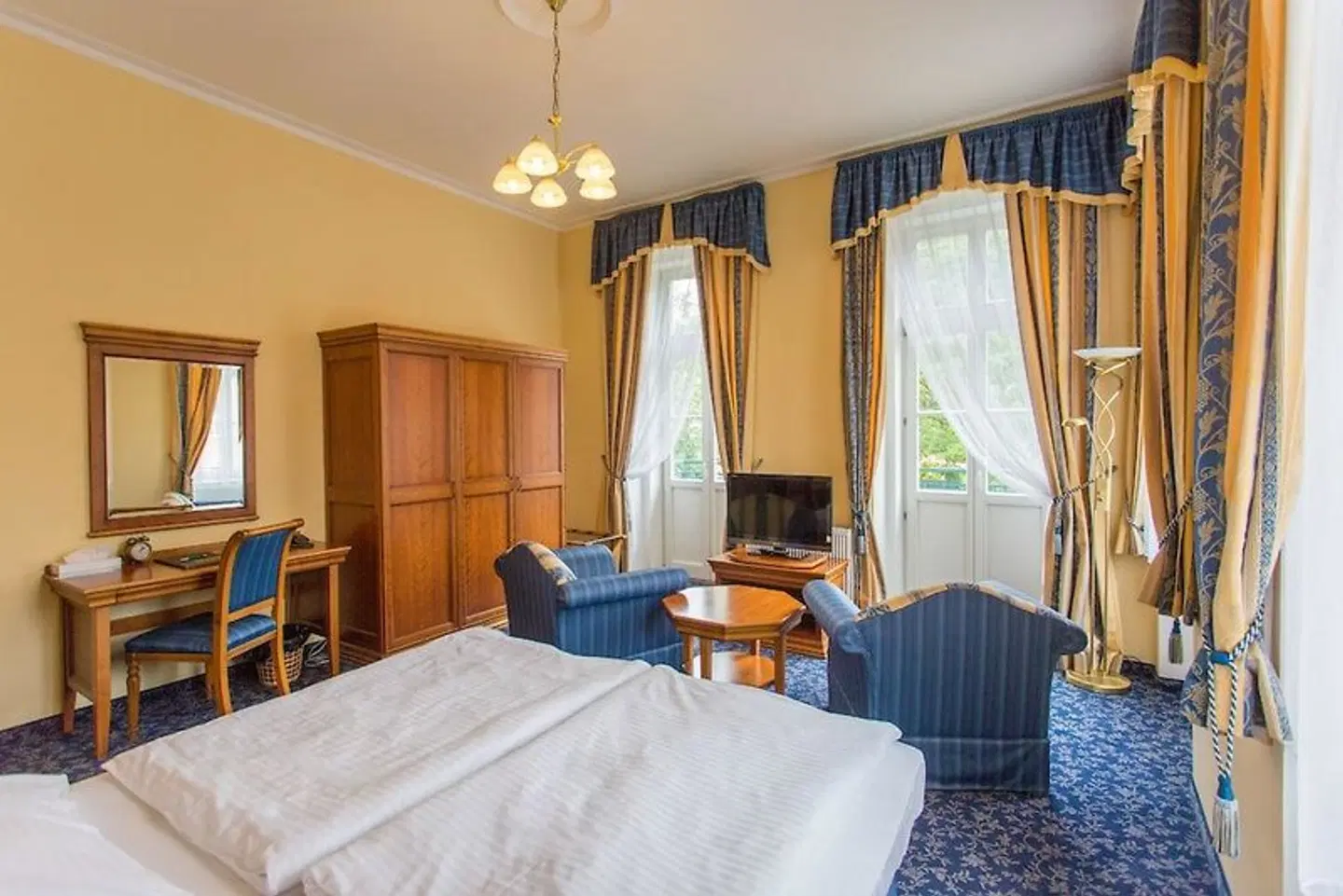 Ontario ROOM_EXAMPLE