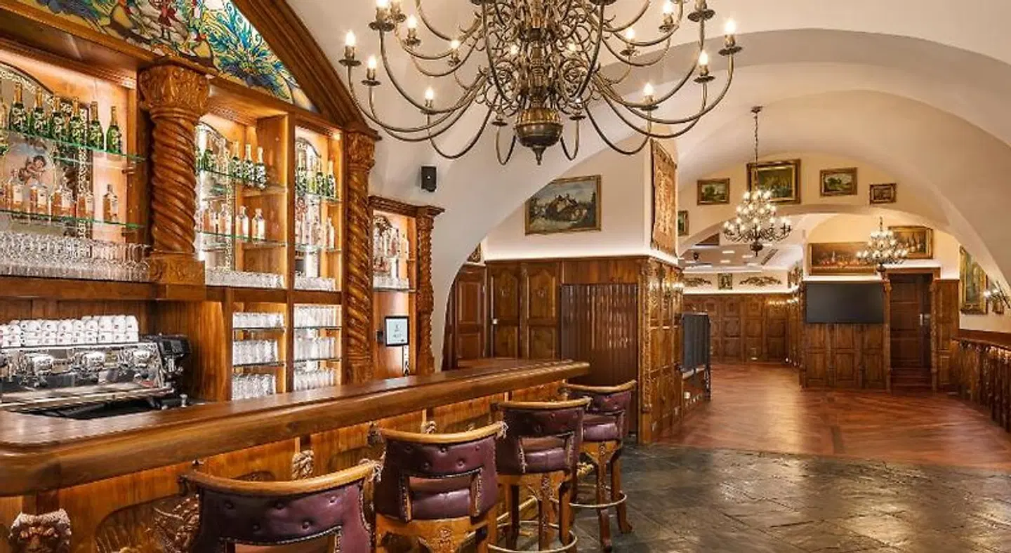The Iron Gate Hotel & Suites Bar