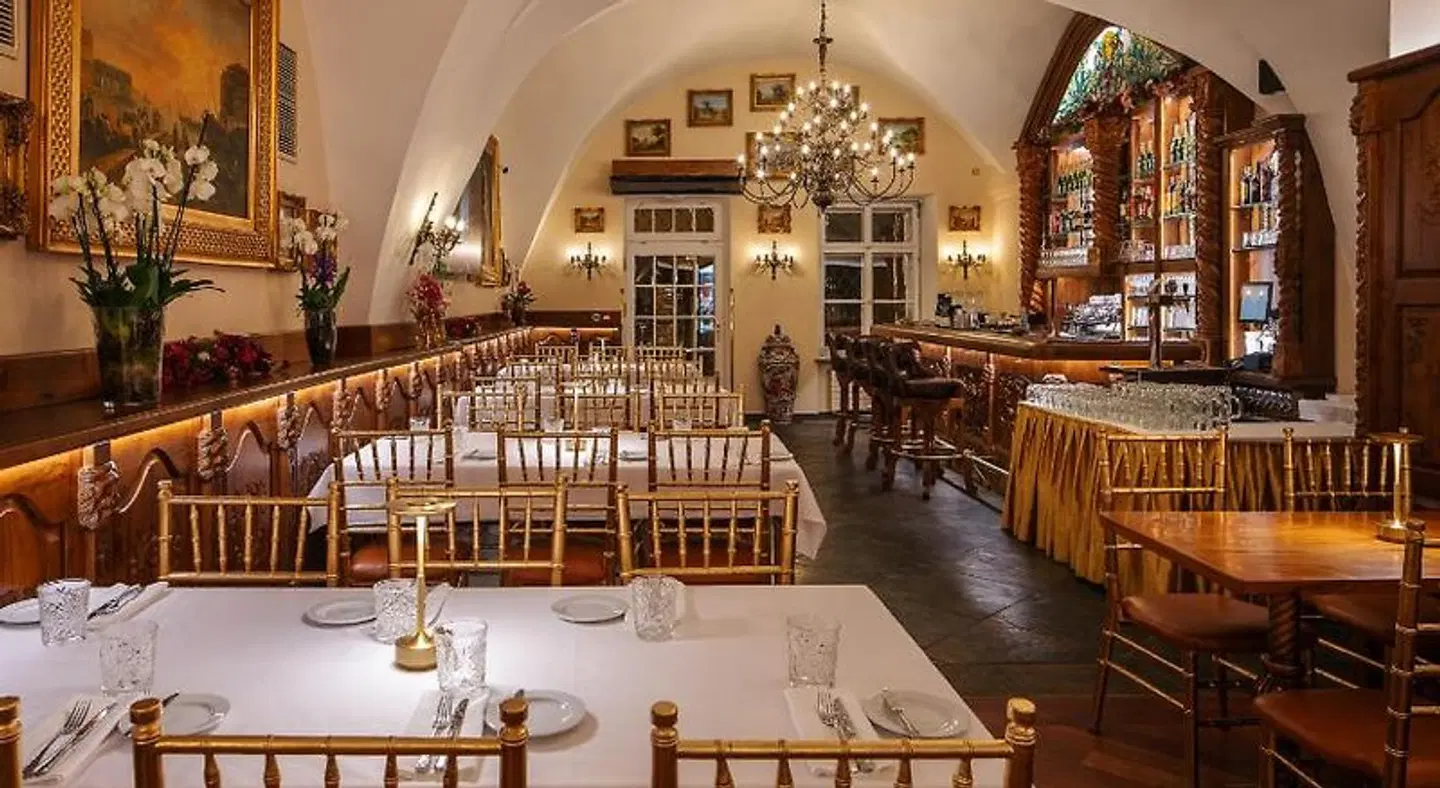 The Iron Gate Hotel & Suites Bar