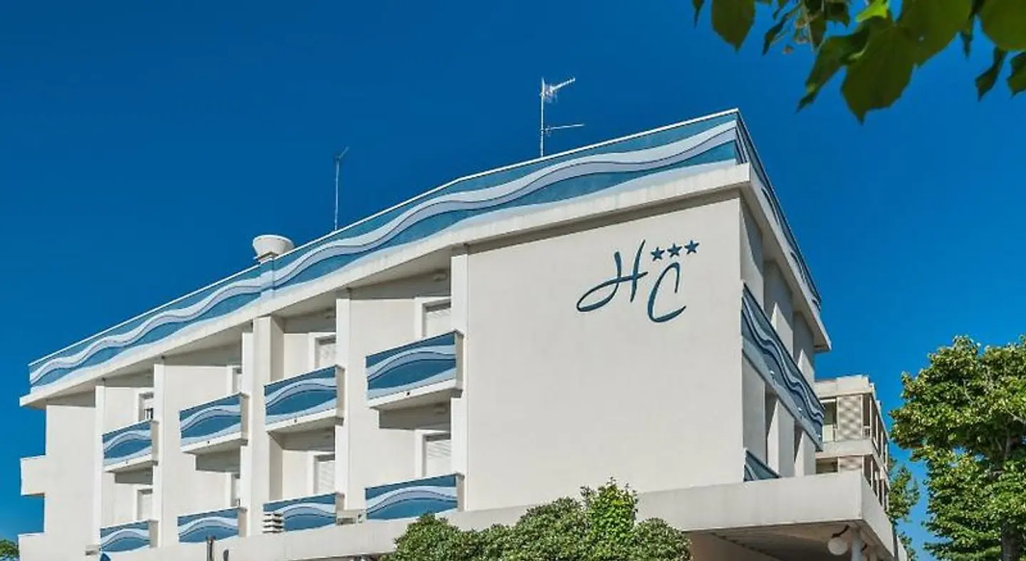Corinna EXTERIOR