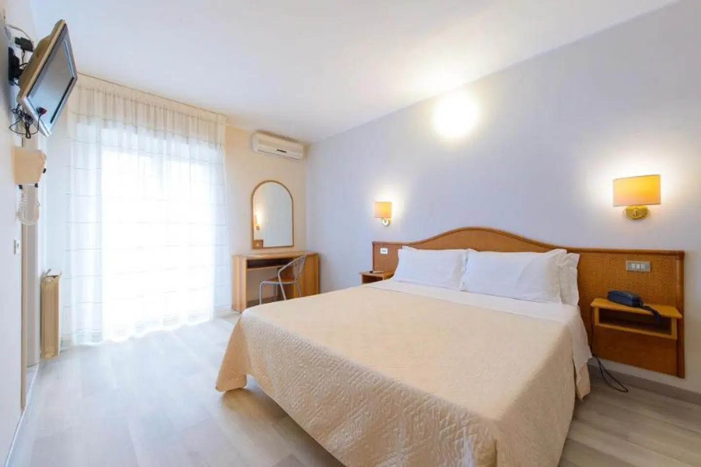 Falco ROOM_EXAMPLE