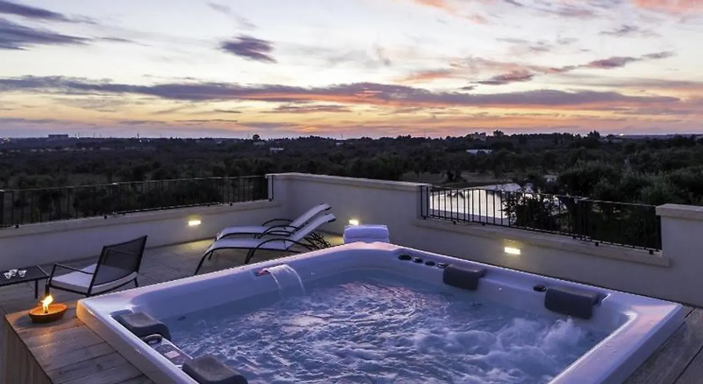 Tenuta Monticelli OUTDOOR_POOL