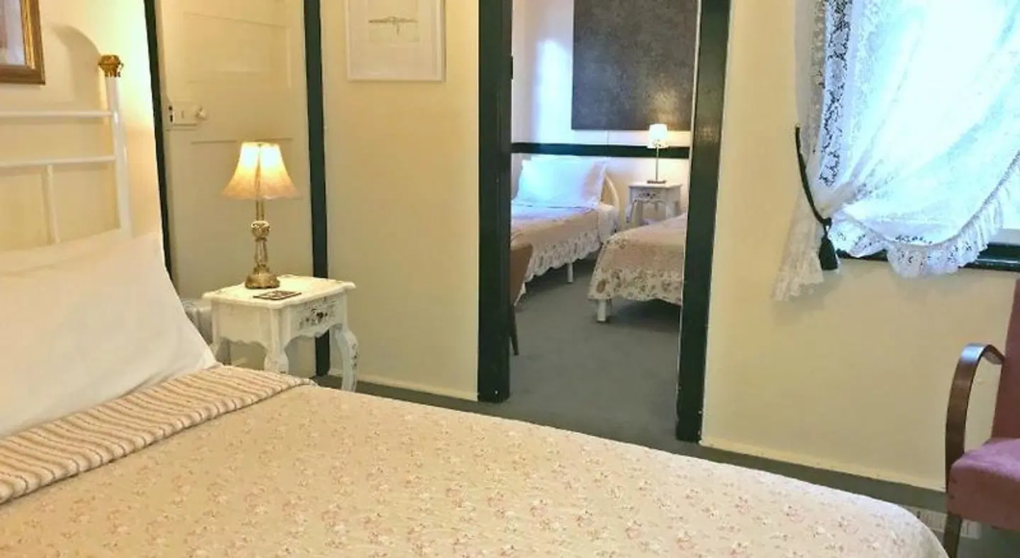 The Chalet Guesthouse And Studio Badezimmer
