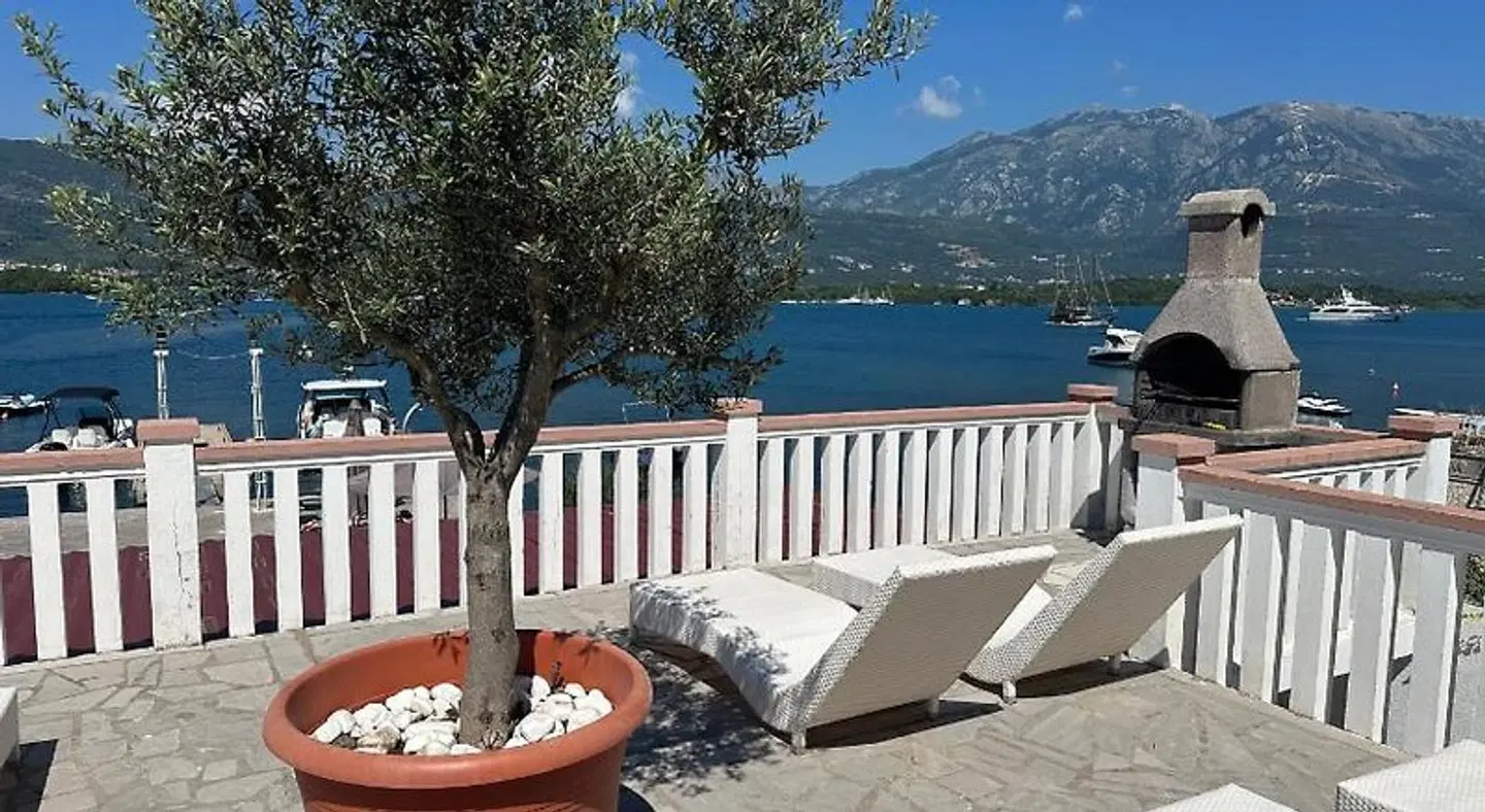 Apartments Kovinic Terrasse