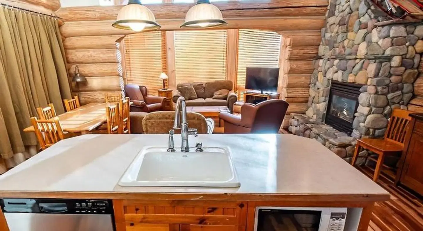 Snow Creek Cabins by Fernie Lodging Co Restaurant