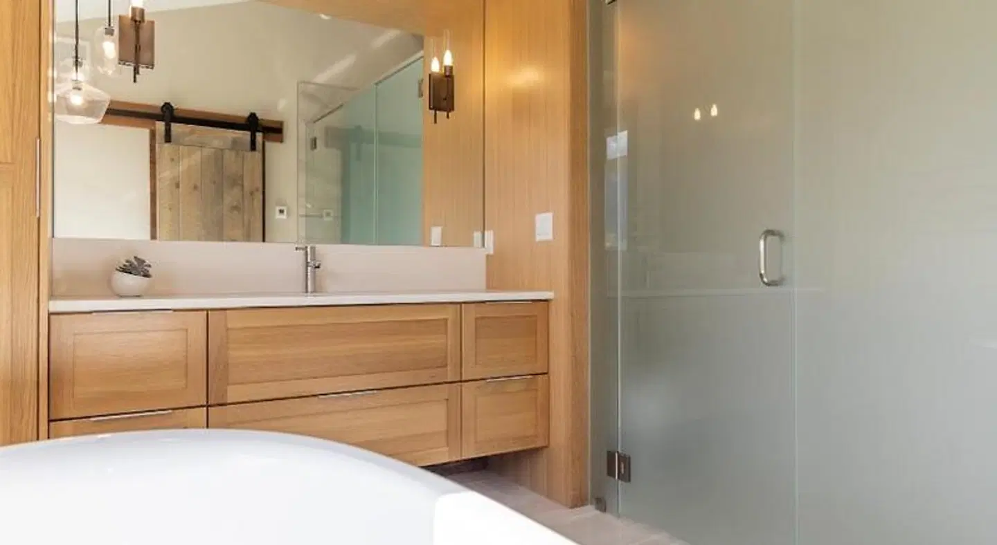 Snow Creek Cabins by Fernie Lodging Co Badezimmer