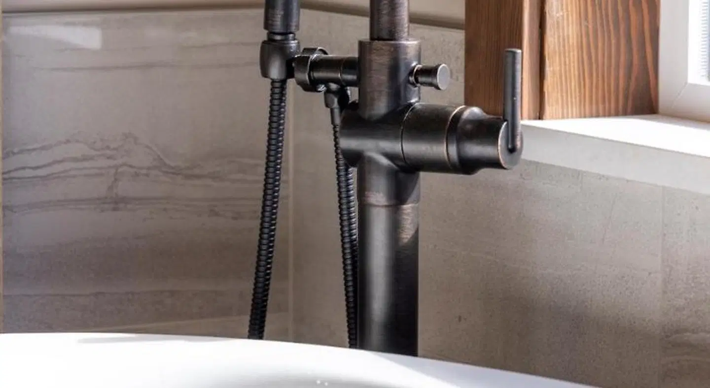 Snow Creek Cabins by Fernie Lodging Co Badezimmer