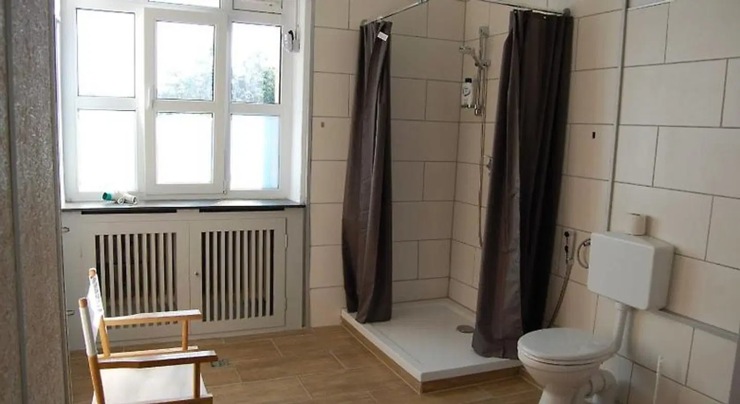 Oberzent-Hostelstyle fur aktive Touristen Badezimmer