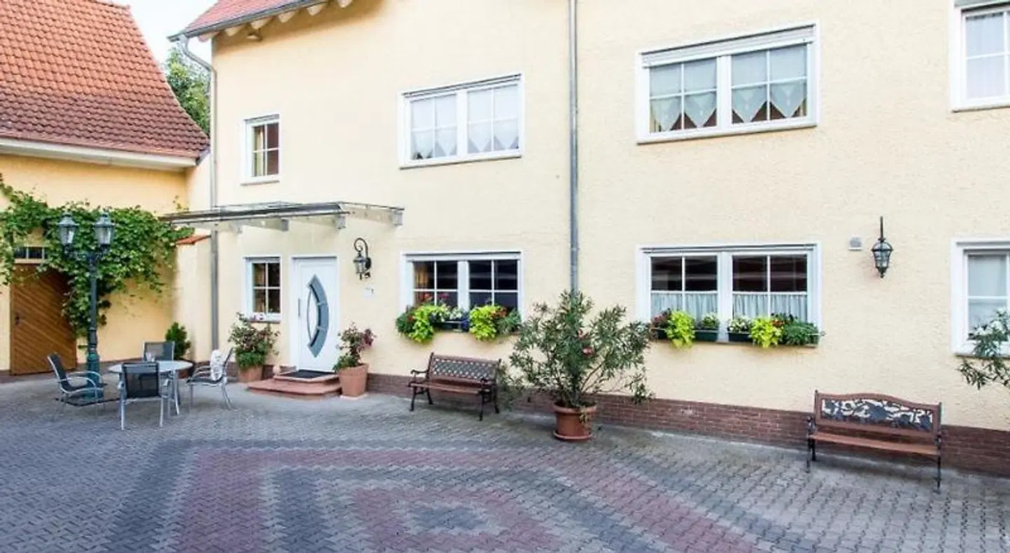 Weingut und Gastehaus Henrici EXTERIOR