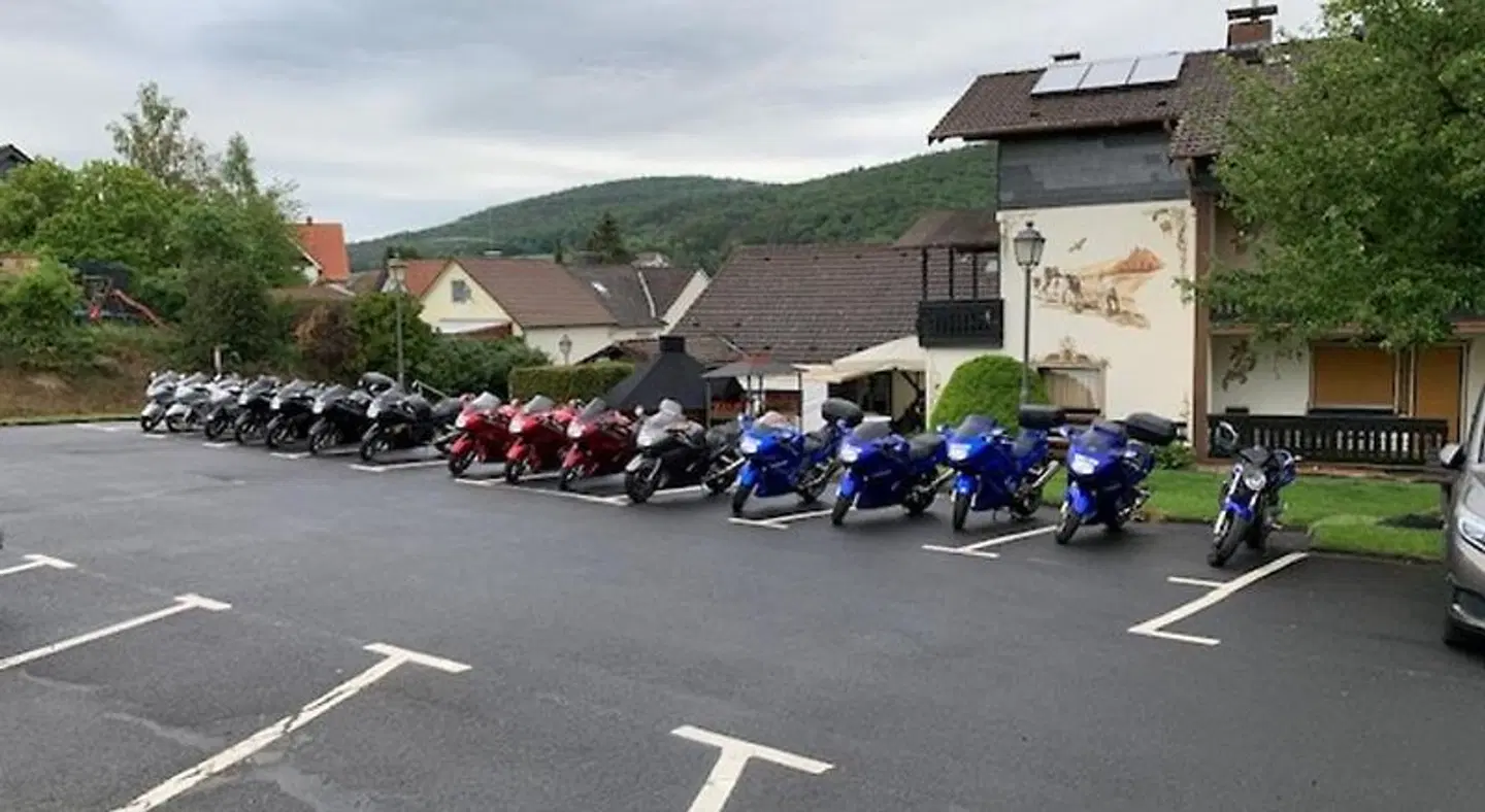 Hotel Zum Deutschen Haus EXTERIOR