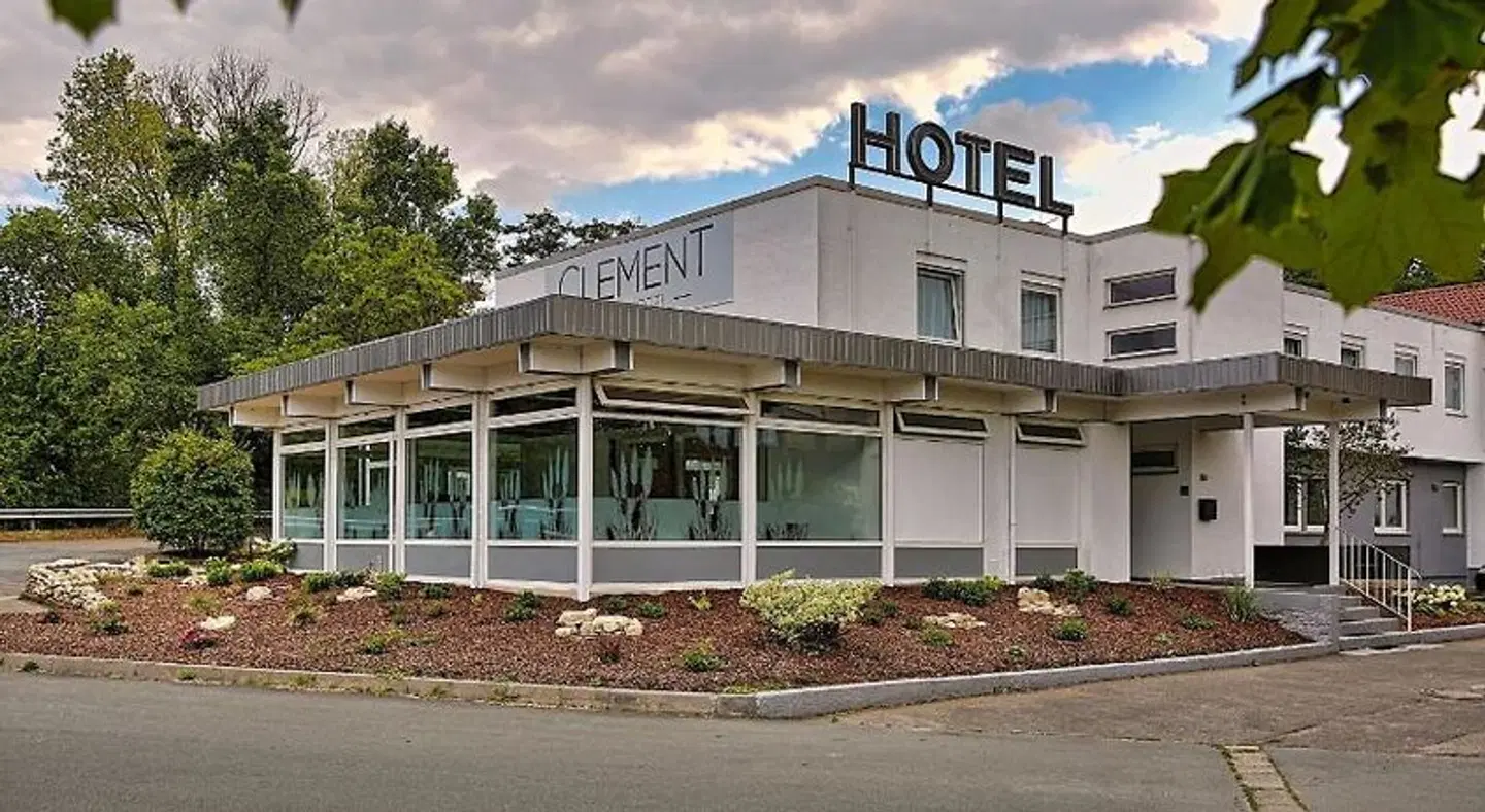 Hotel Clement - Bed & Breakfast EXTERIOR