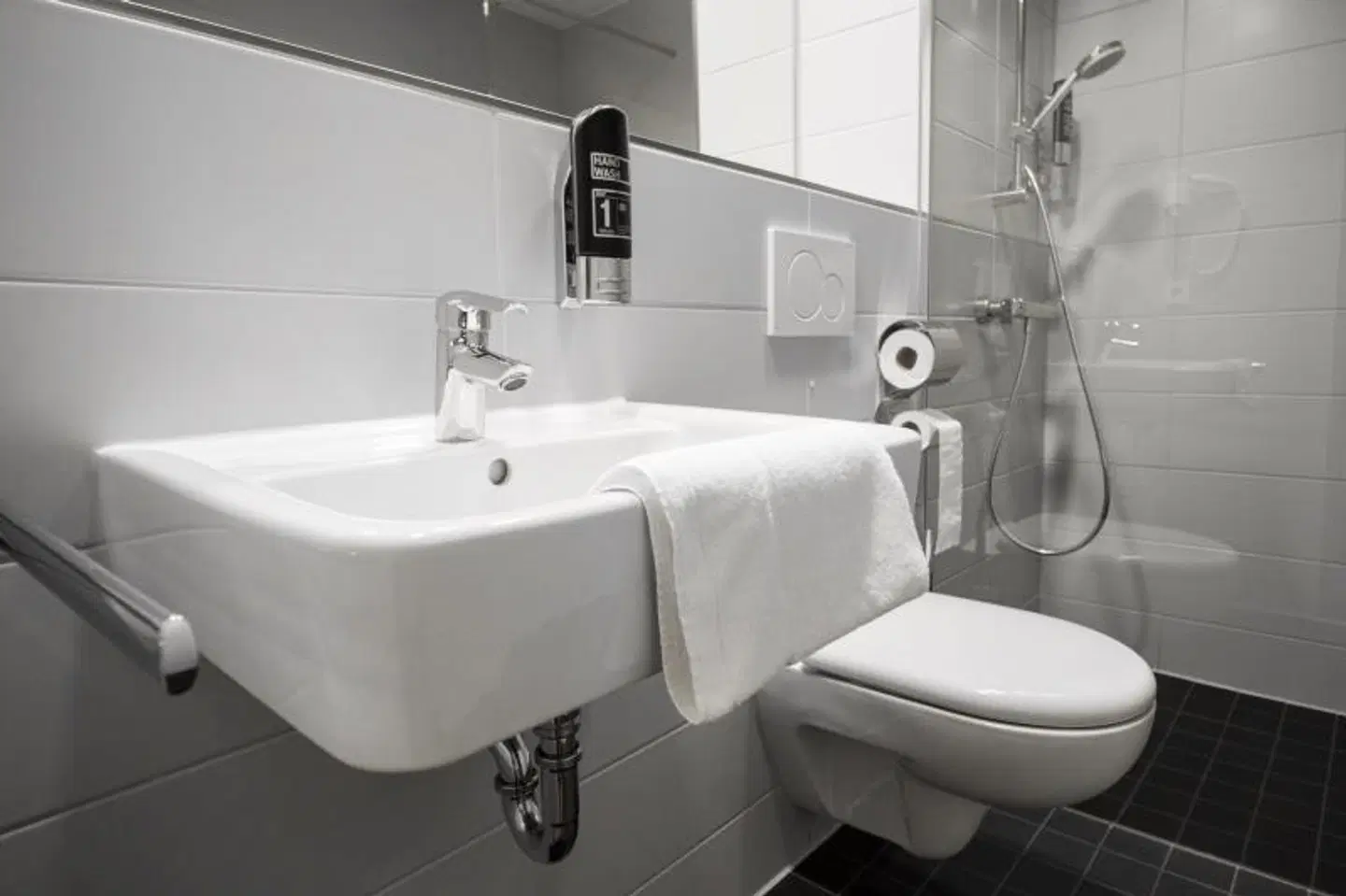 Serways Hotel Remscheid Badezimmer