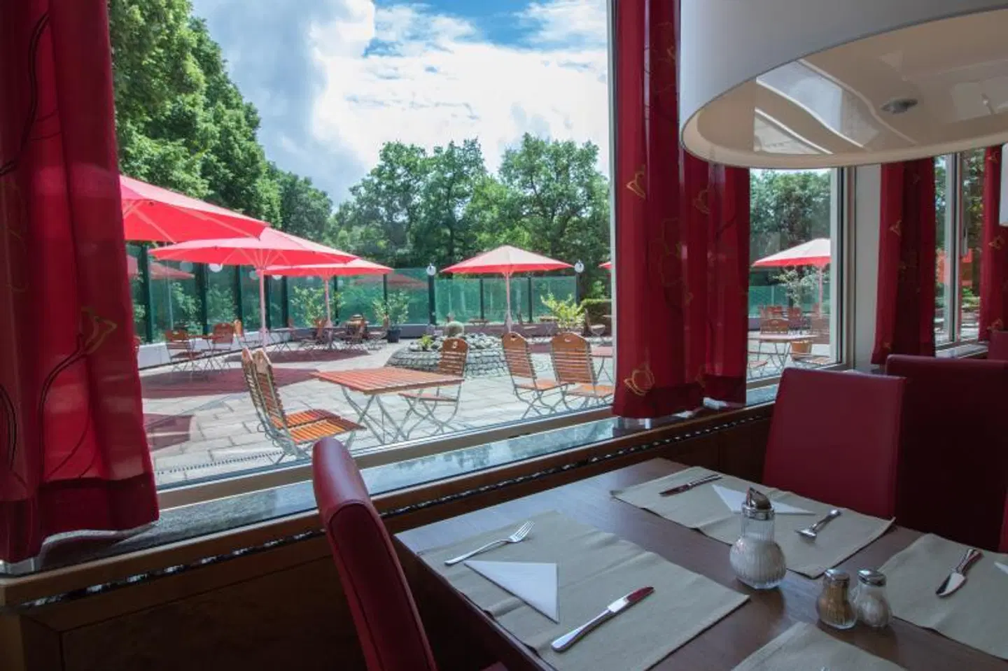 Serways Hotel Remscheid Terrasse