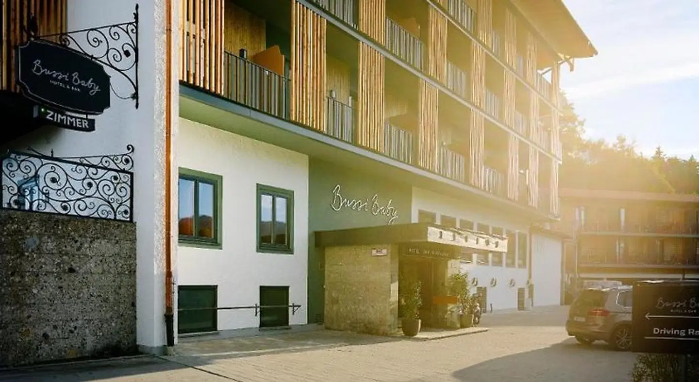 Bussi Baby Hotel & Bar EXTERIOR