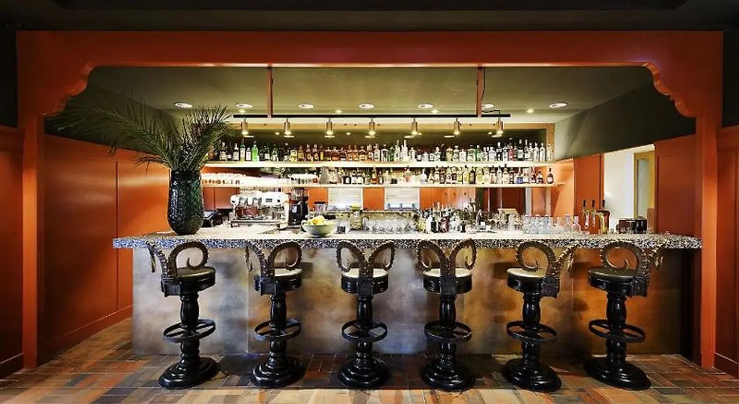 Bussi Baby Hotel & Bar Bar