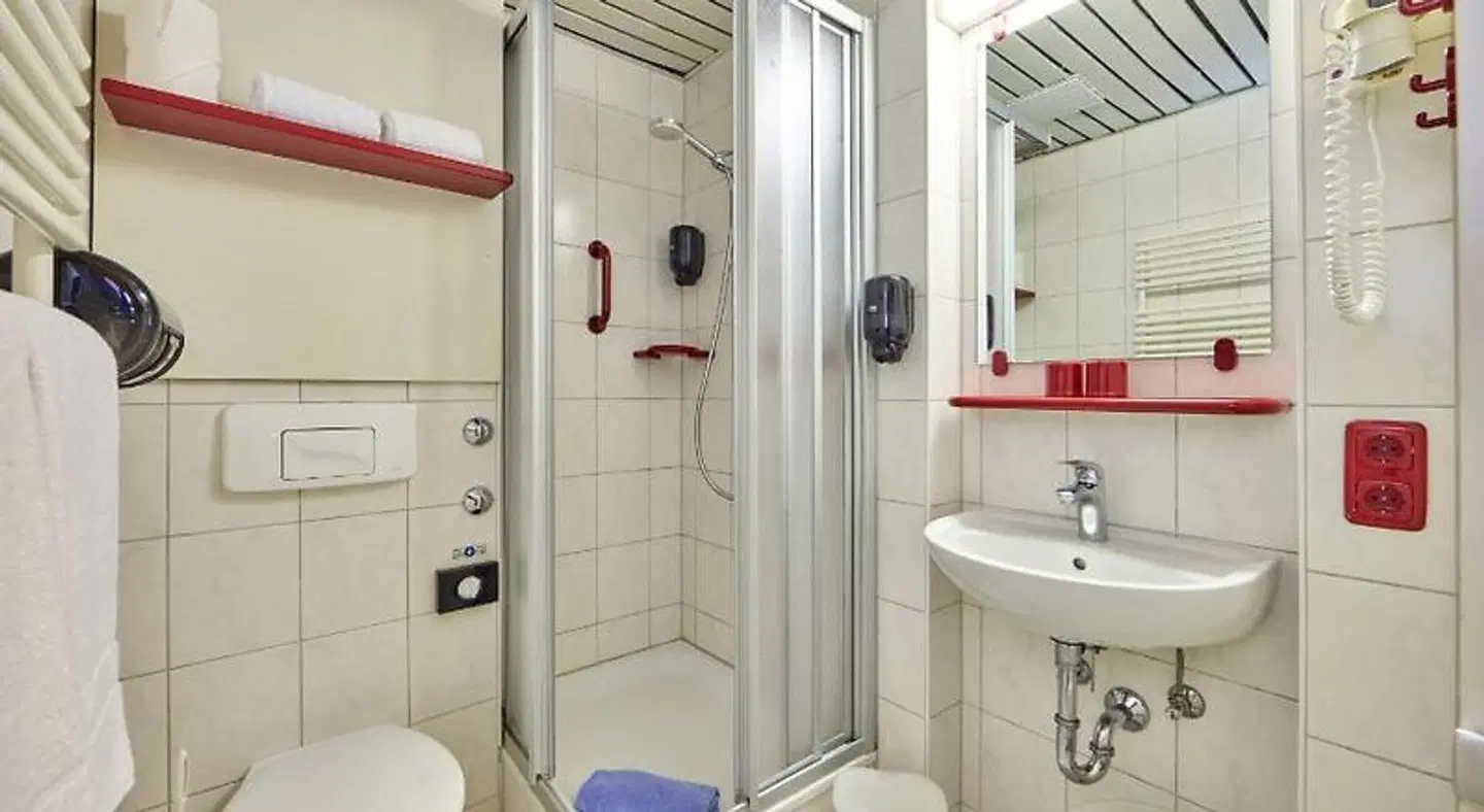 AURA-HOTEL Saulgrub Badezimmer