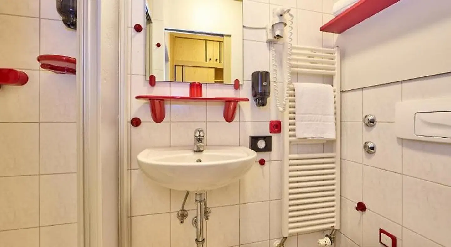 AURA-HOTEL Saulgrub Badezimmer