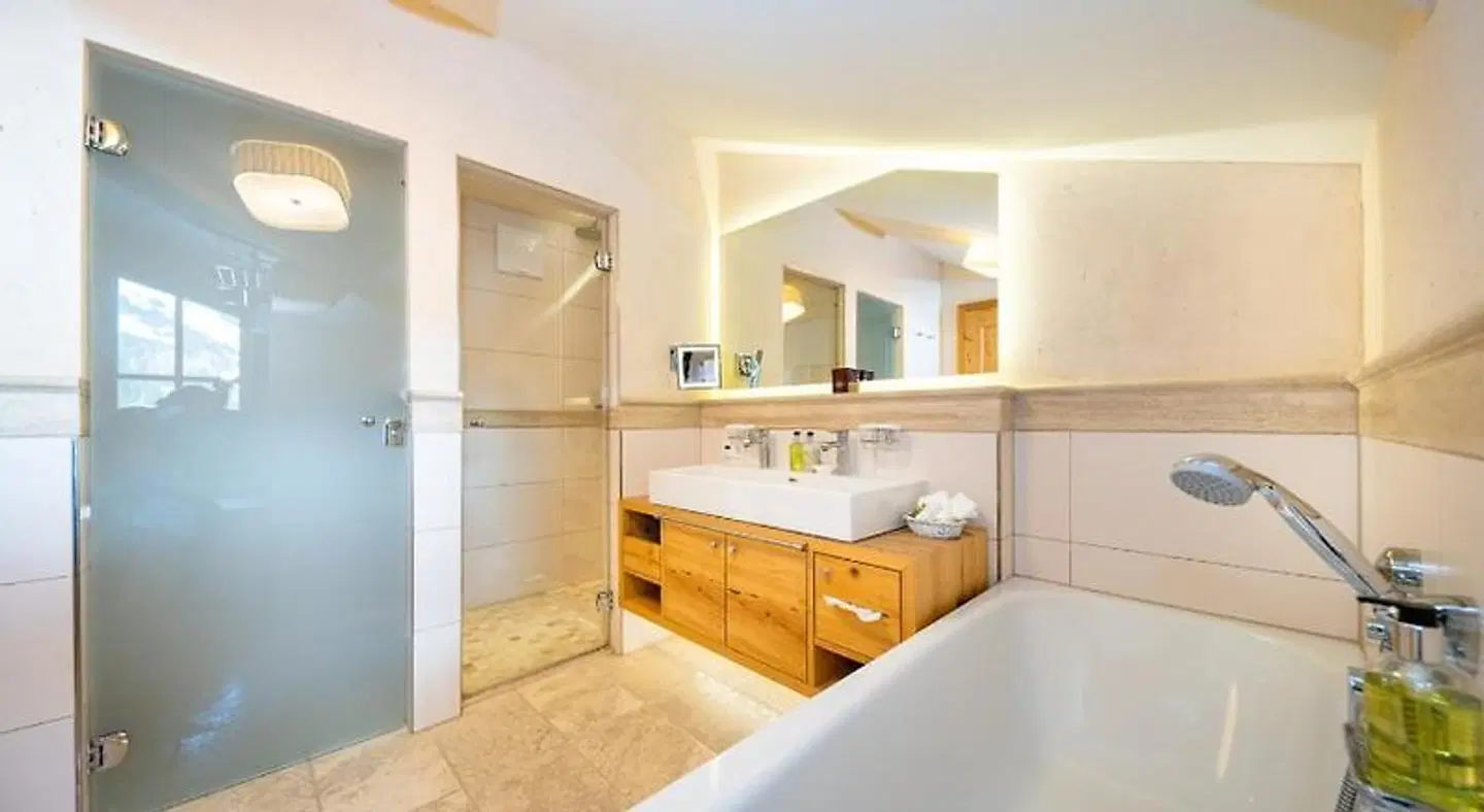 Übergossene Alm Resort Badezimmer