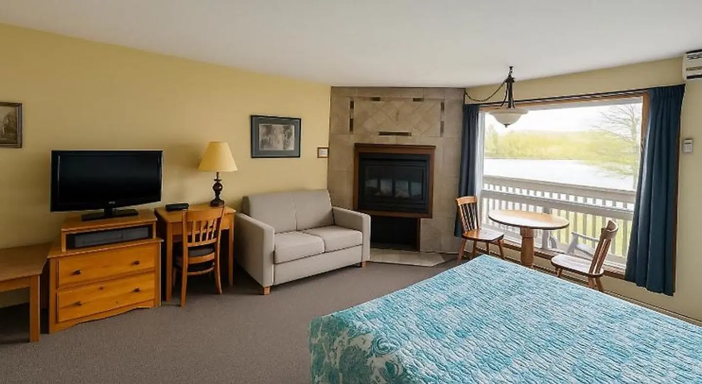 Sunny Point Resort ROOM_EXAMPLE
