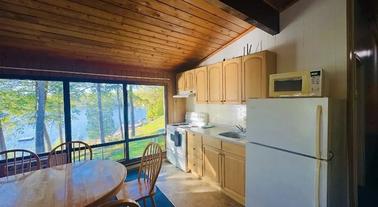 Sunny Point Resort ROOM_EXAMPLE