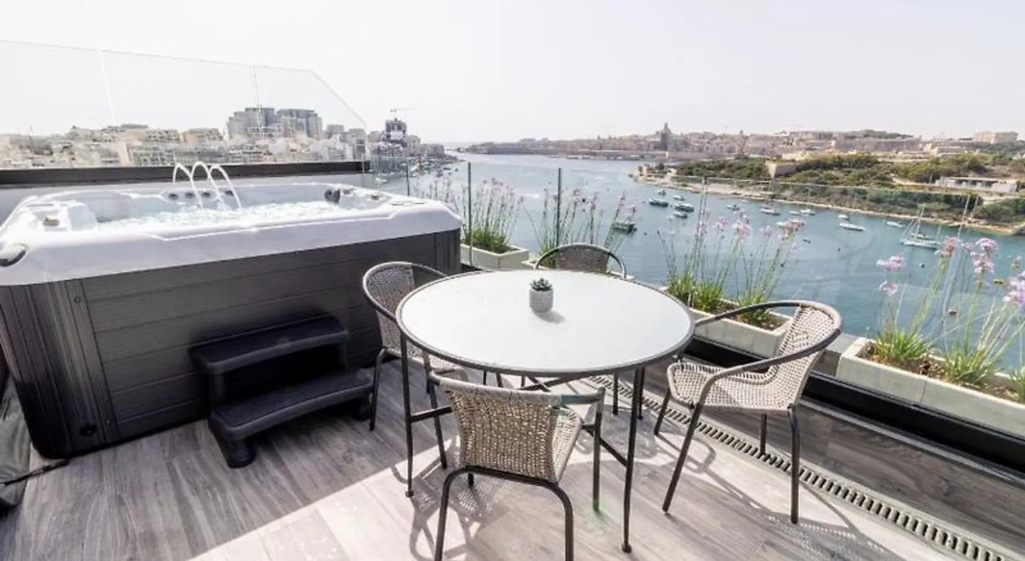 The Londoner Hotel Sliema Terrasse