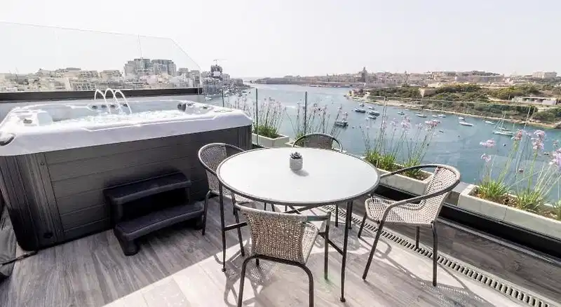 The Londoner Hotel Sliema – Hotelfoto
