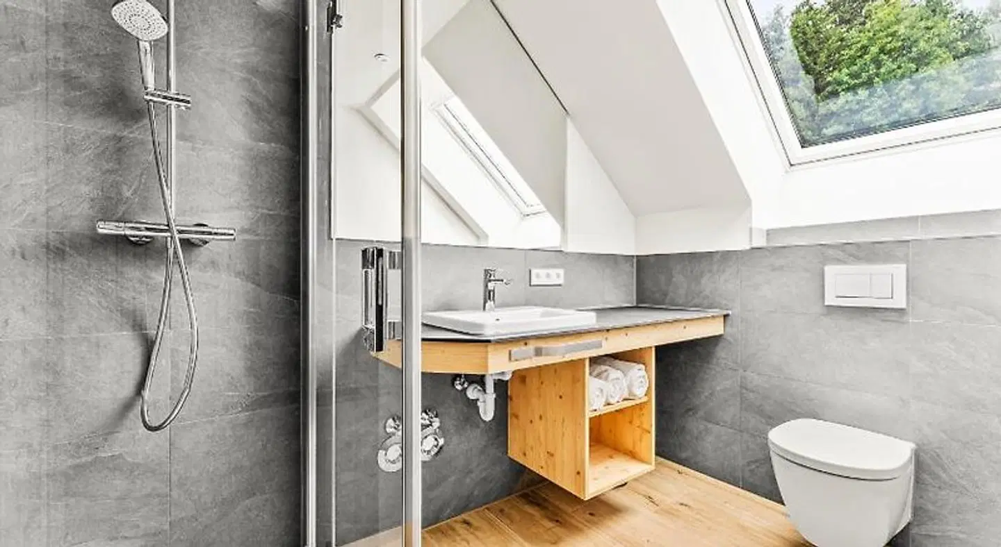 SCHWARZENBACH - Apartments & Rooftop Pool Badezimmer