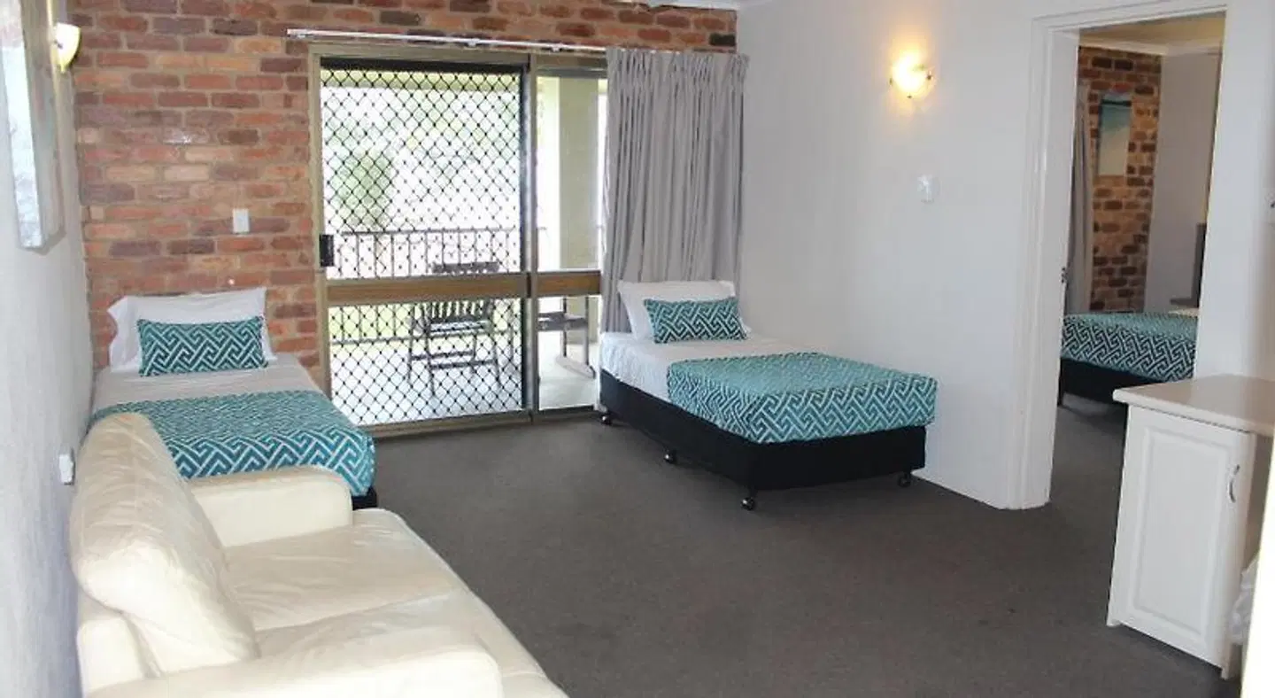 Sarina Beach Motel ROOM_EXAMPLE