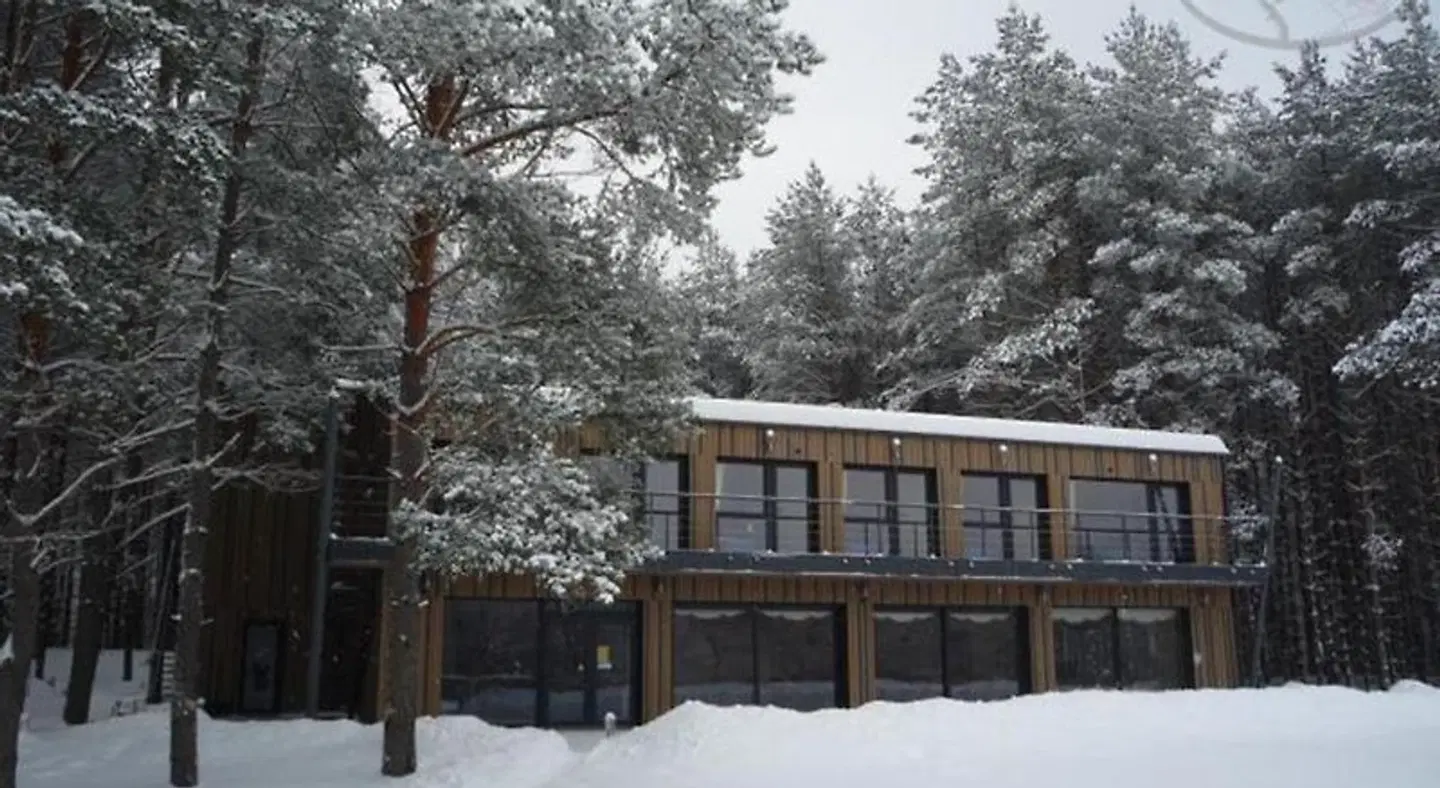 Pu' takas EXTERIOR