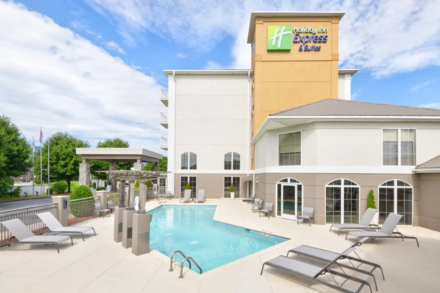 Holiday Inn Express & Suites Asheville SW - Outlet Ctr Area by IHG OUTDOOR_POOL