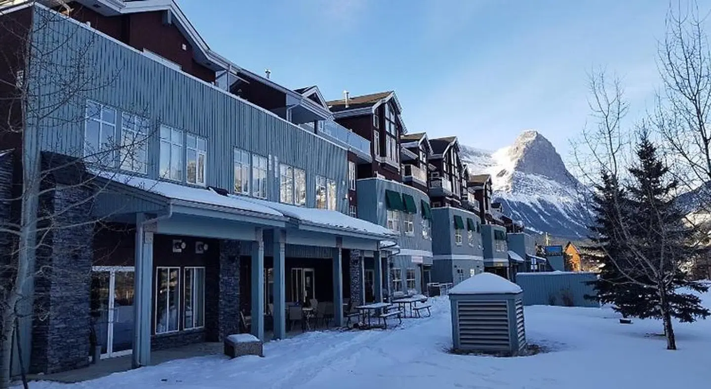 Sunset Resorts Canmore EXTERIOR
