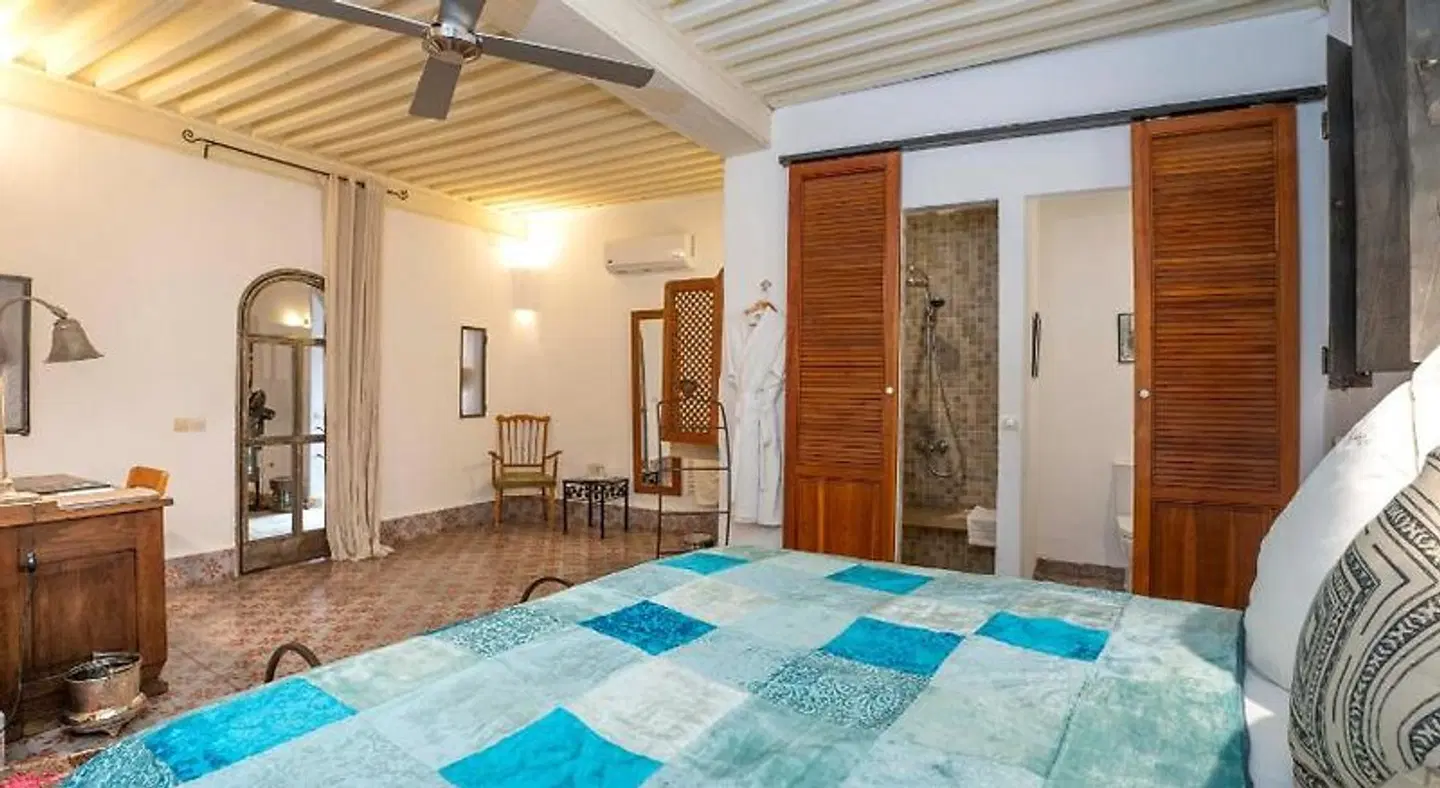 Riad Laaroussa- Guest House Hallenbad