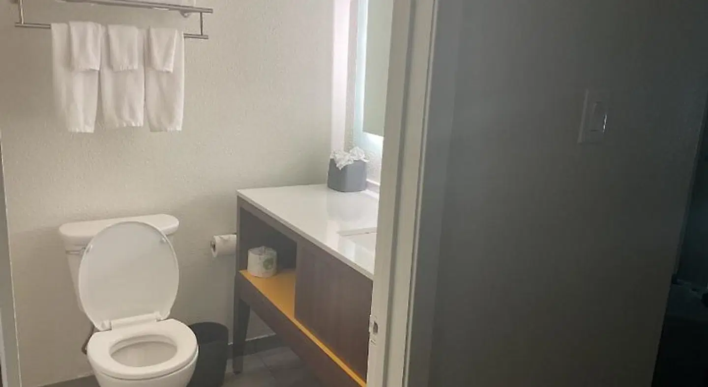 Holiday Inn Houston Intercontinental Airport Badezimmer