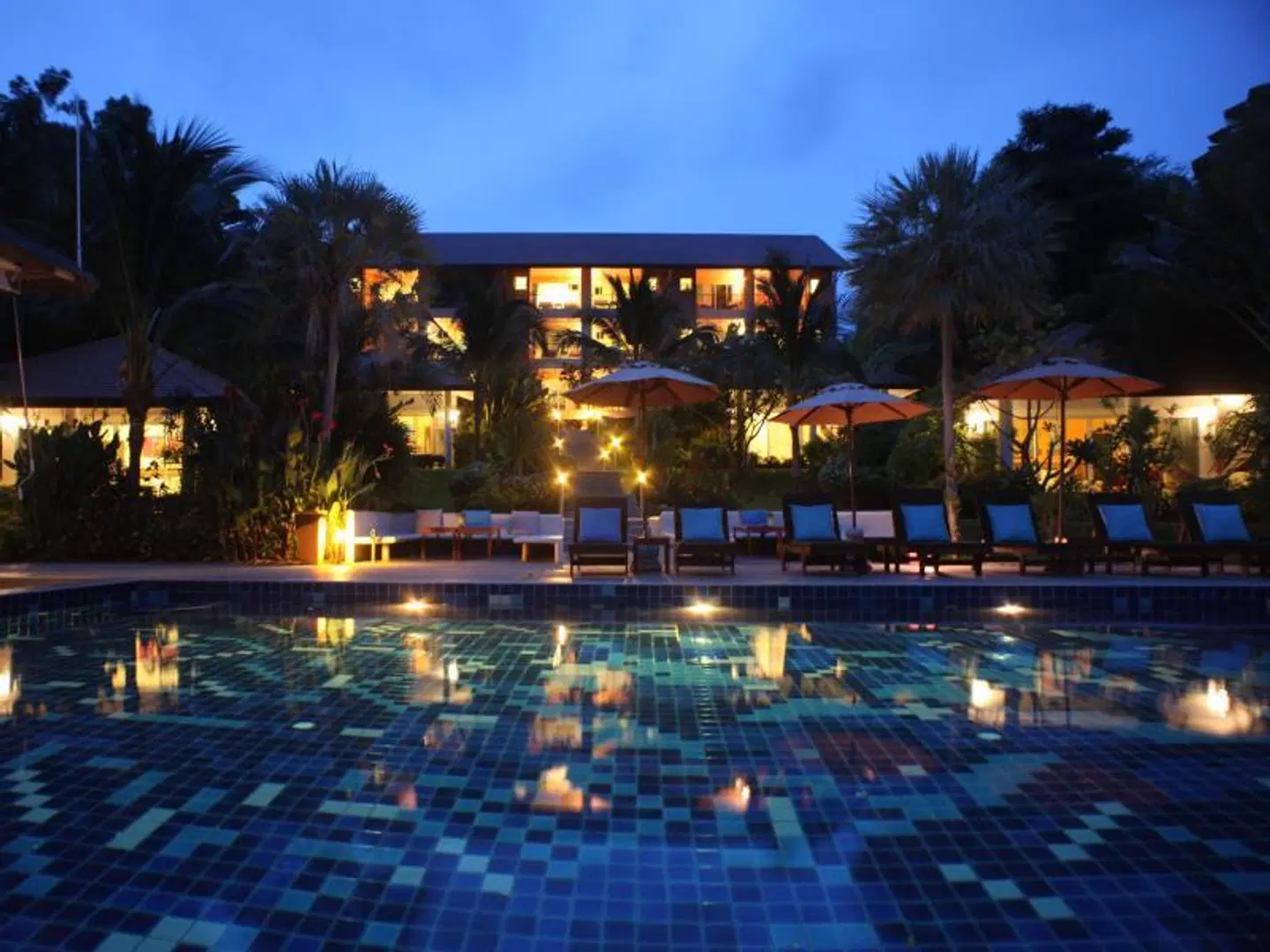 Palm Coco Mantra OUTDOOR_POOL